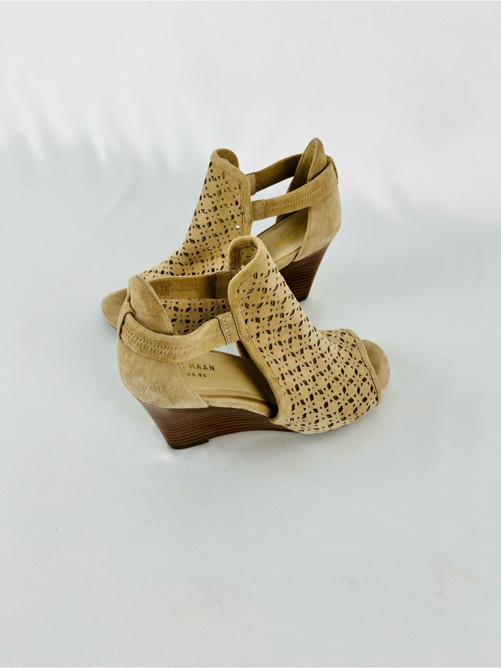 Cole Haan Edie Wedge Peep-toe Sandals Side Cutouts Stacked Wedge Heel Tan Sz 7